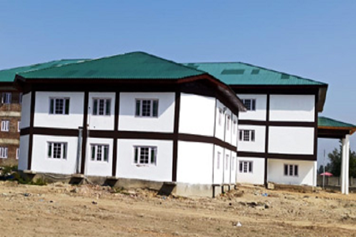 https://cache.careers360.mobi/media/colleges/social-media/media-gallery/41002/2021/11/2/Campus Side View of Government Polytechnic College Baramulla_Campus-View.png
